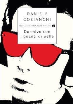 Dormivo con i guanti di pelle 