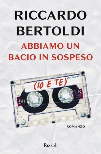 Recensione di Abbiamo un bacio in sospeso (io e te) di Riccardo Bertoldi